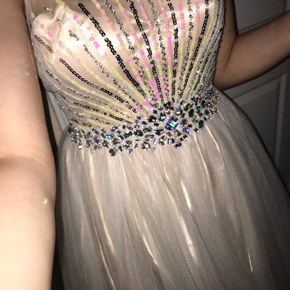 Beige/shiny dress perfect for Prom season!